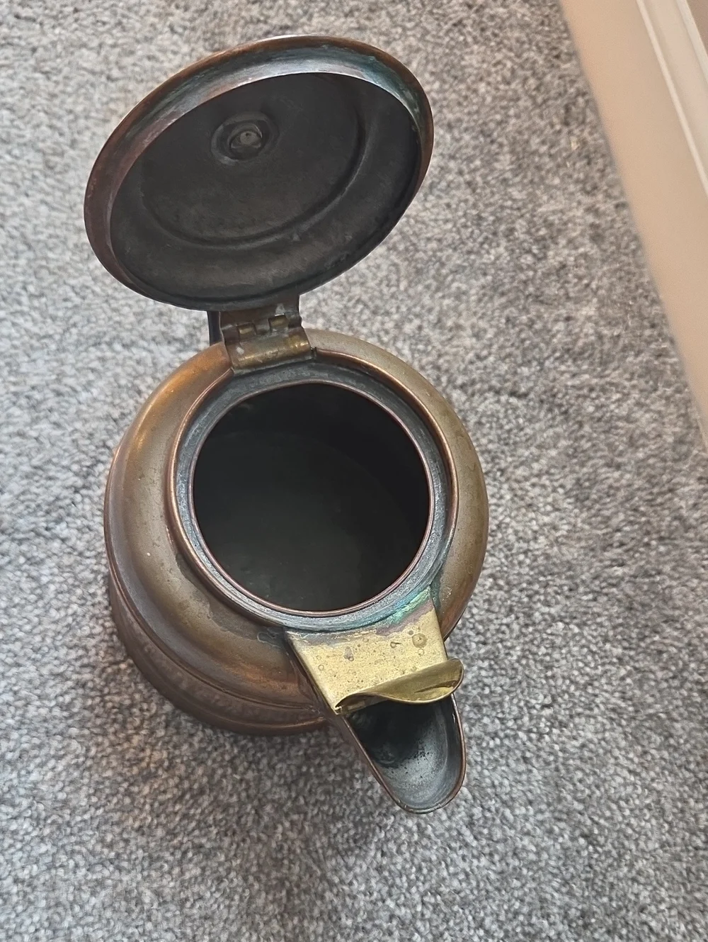 Antique-Style Copper Teapot with Black Handle